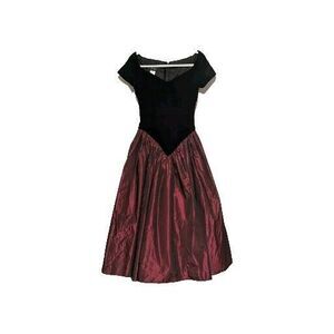 Vintage 80's Red Iridescent Skirt Formal Gown 8 Black Velvet Top B32 Vee Waist